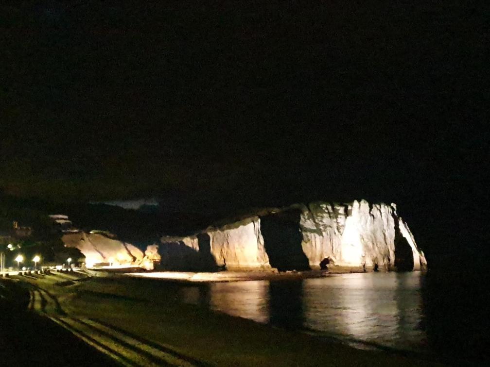 Comme Un Poisson Dans L'Eau Étretat Exterior foto